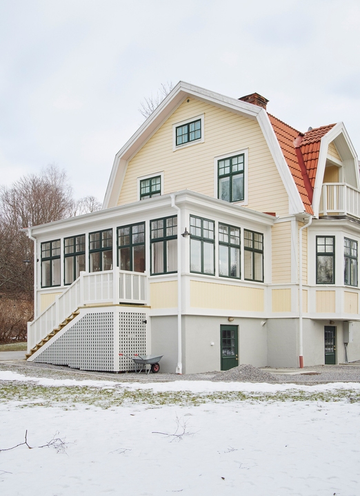 Tillbyggnad av tidstypisk Stocksundsvilla exteriört.