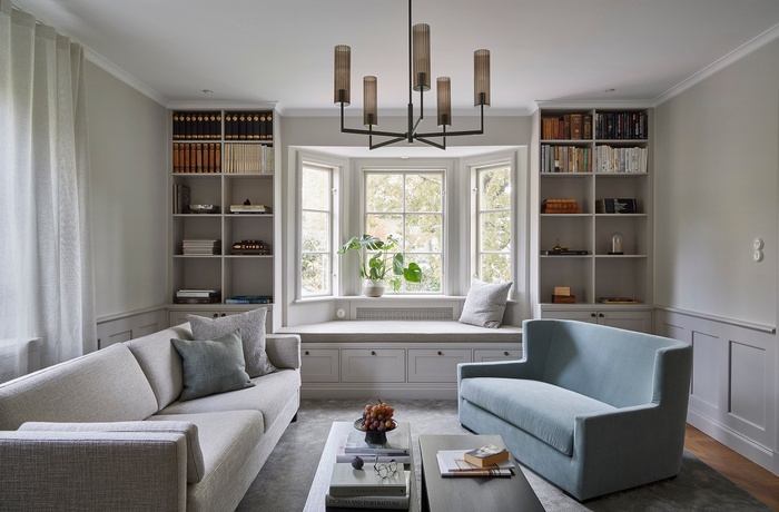 Villa i Ålsten entréplan. Totalrenovering och platsbyggda möbler.
