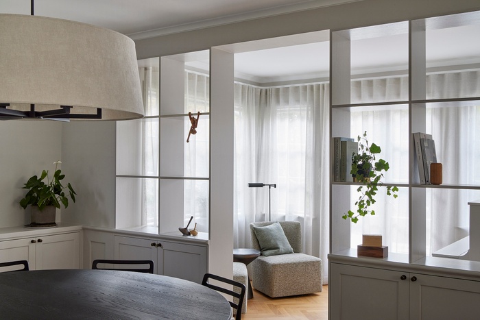 Villa i Ålsten entréplan. Totalrenovering och platsbyggda möbler.